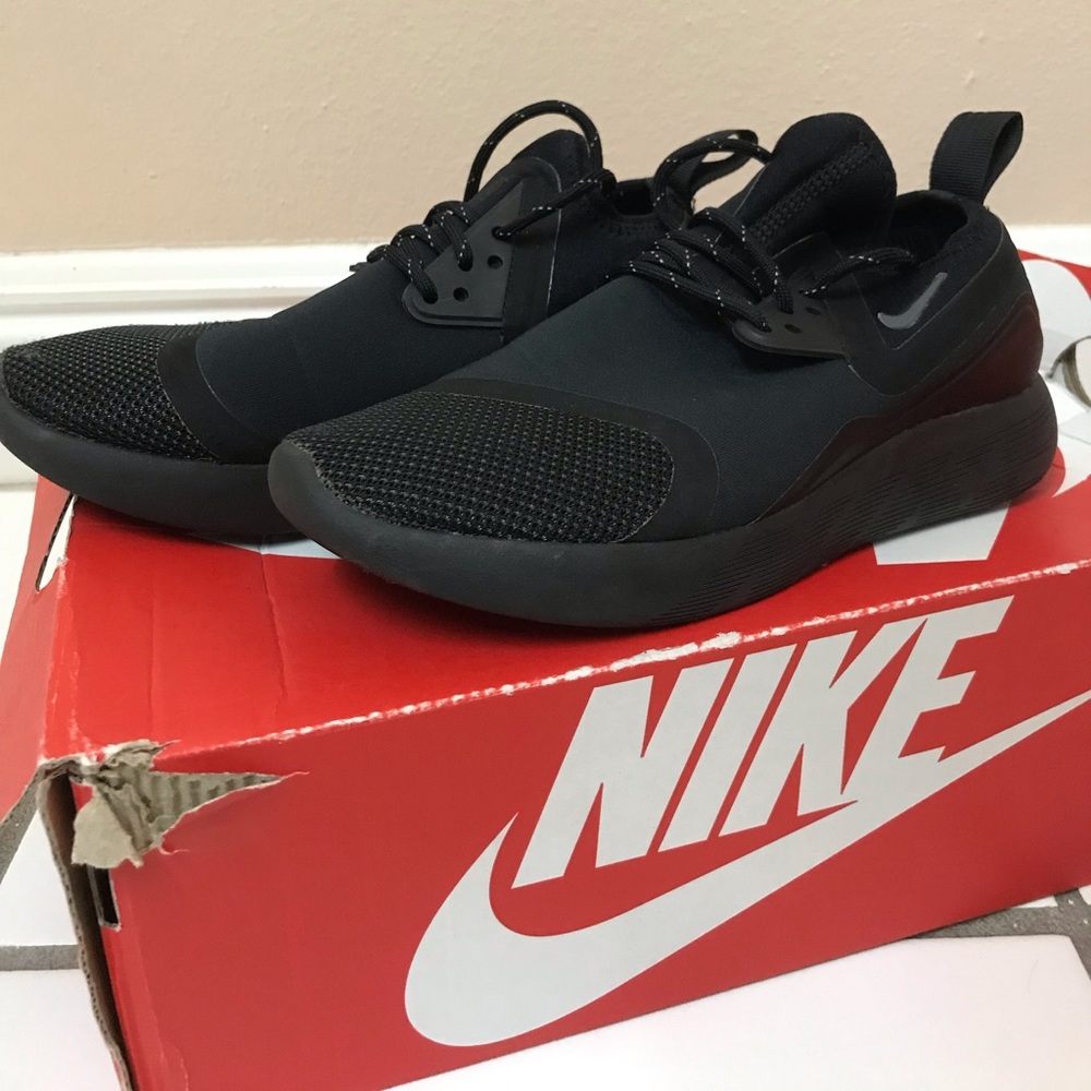 Women’s Nike Lunarcharge Essential